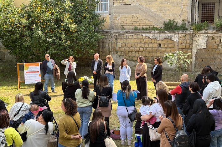 Napoli, laboratori e incontri contro l’abbandono scolastico: nasce E.N.E.R.G.Y per famiglie e bambini fino a sei anni
